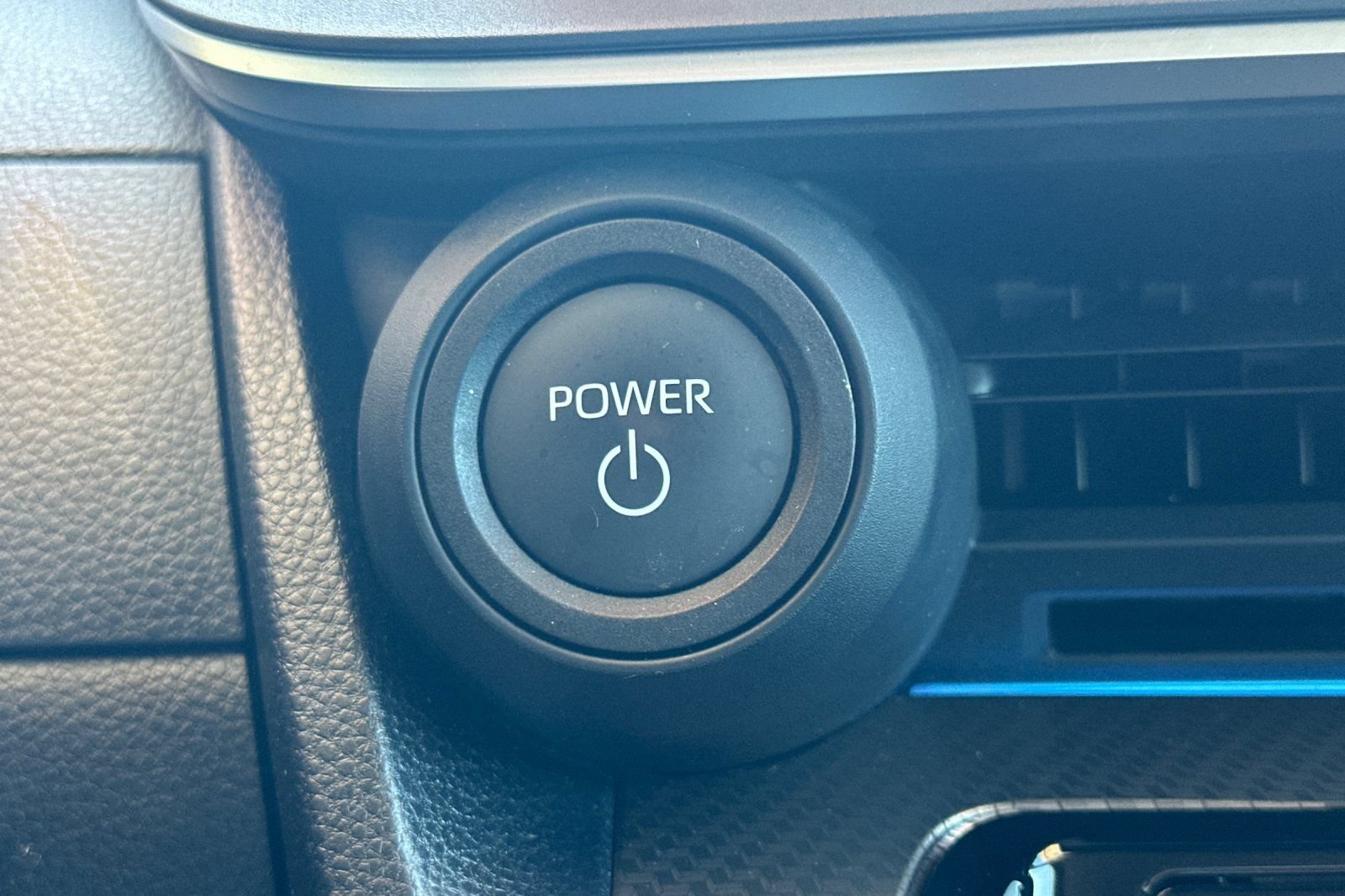 Certified 2023 Toyota Prius XLE FWD image 25