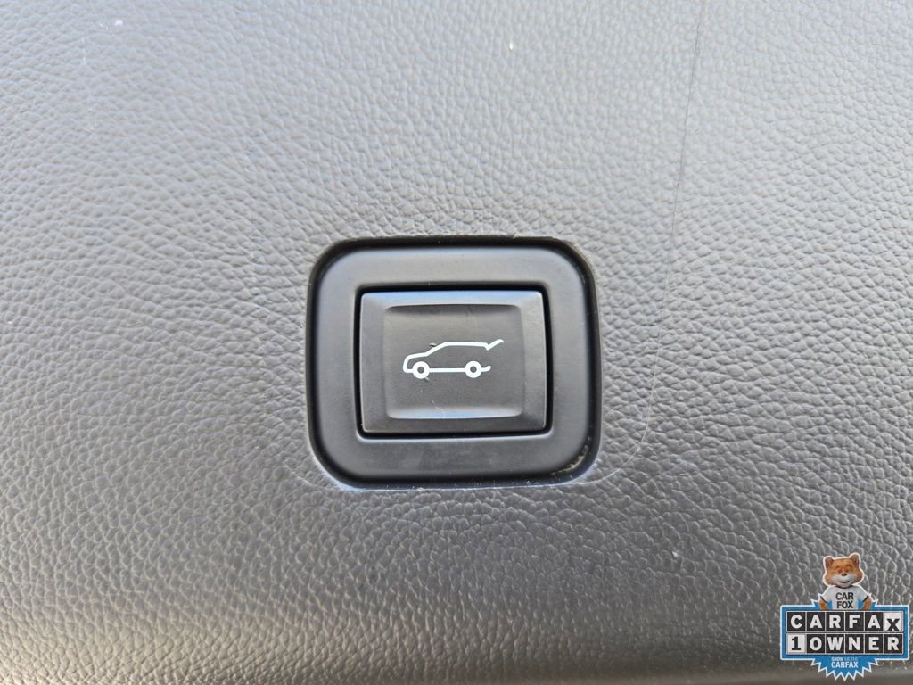 Used 2021 Chevrolet Traverse RS FWD image 23