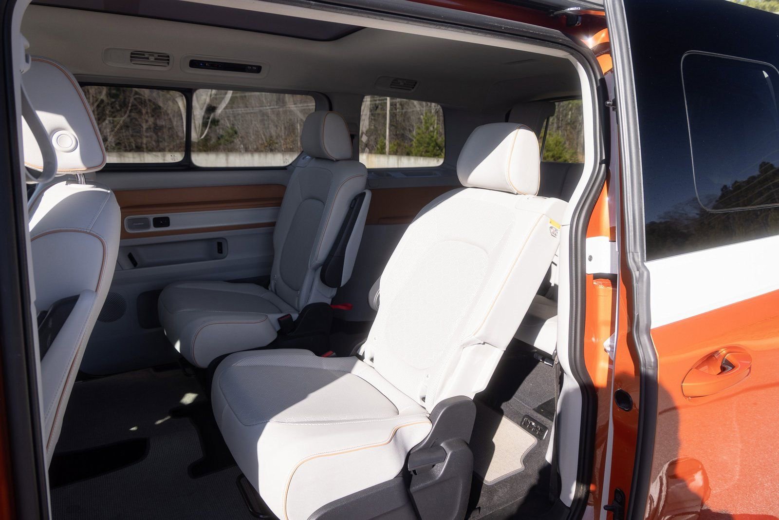 Used 2025 Volkswagen ID. Buzz 1st Edition image 29