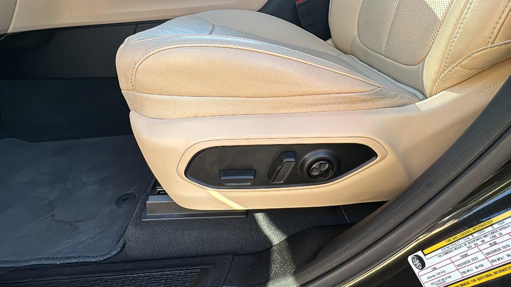 Used 2024 Jeep Grand Cherokee L Limited w/ Luxury Tech Group II AWD/4WD image 10