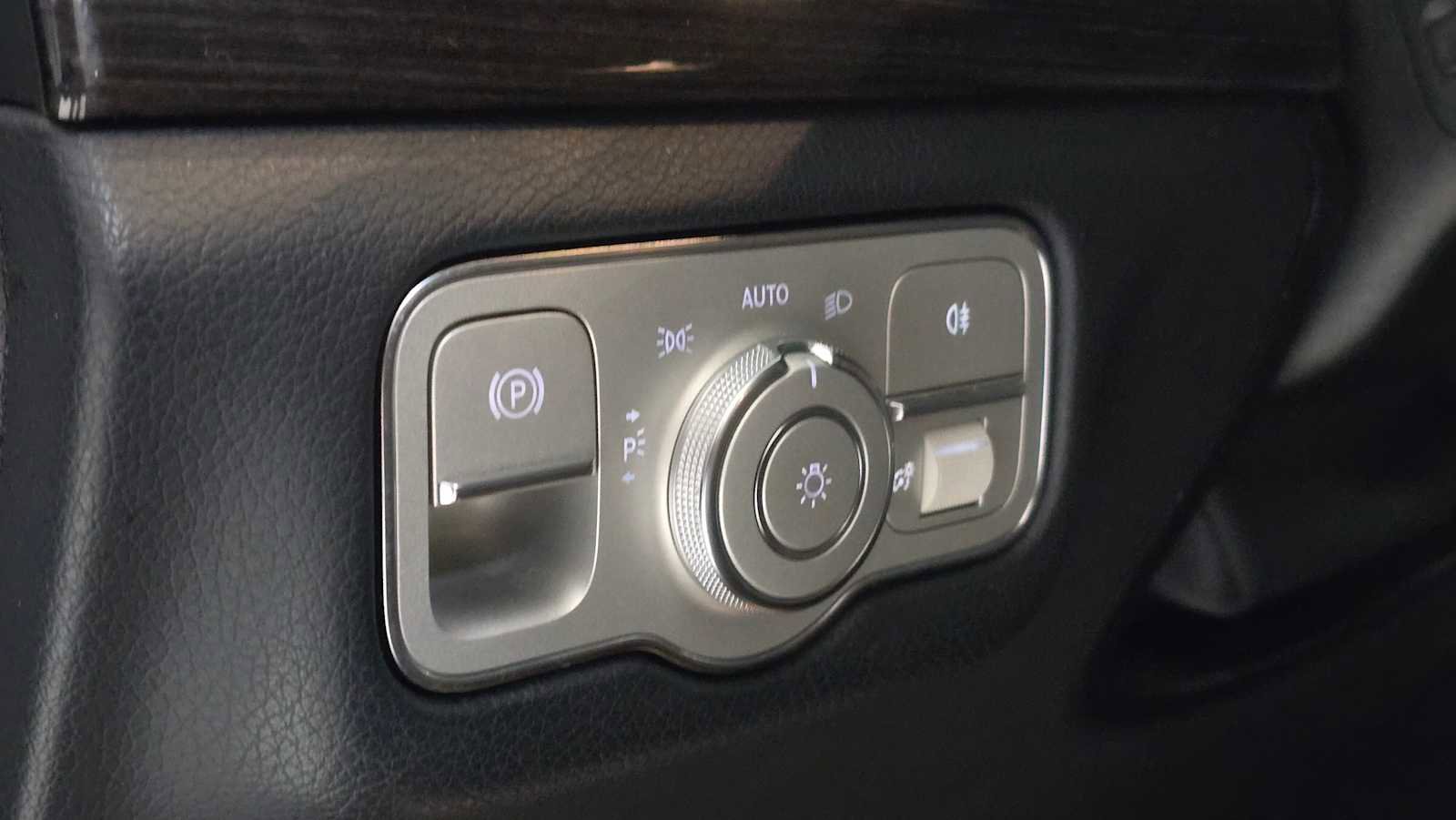 Used 2020 Mercedes-Benz GLE 350 4MATIC image 25