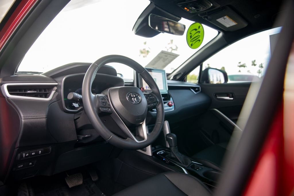 Used 2025 Toyota Corolla Cross AWD Hybrid w/ Convenience Package image 19