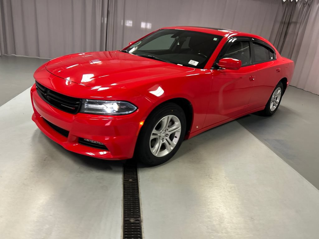 Used 2021 Dodge Charger SXT w/ Driver Convenience Group RWD image 3