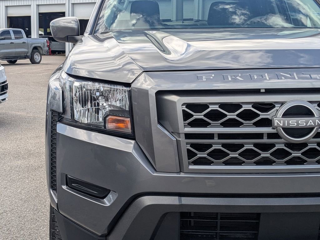 Used 2024 Nissan Frontier SV image 7