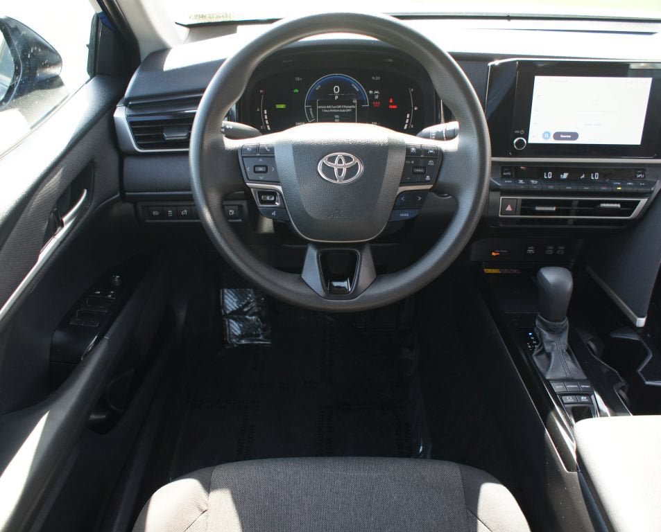 Used 2025 Toyota Camry LE FWD image 5