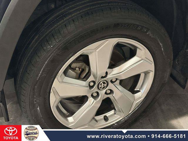Certified 2021 Toyota RAV4 XLE Premium AWD/4WD image 10