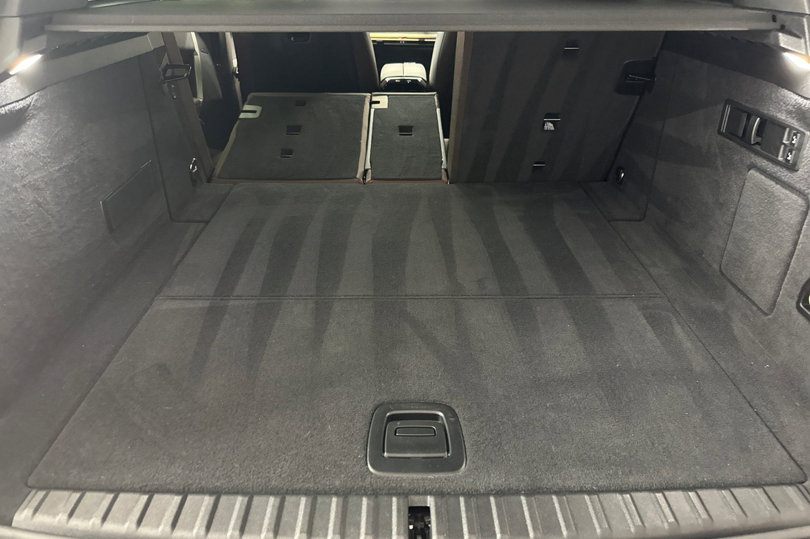 Used 2023 BMW iX xDrive50 w/ Premium Package image 34