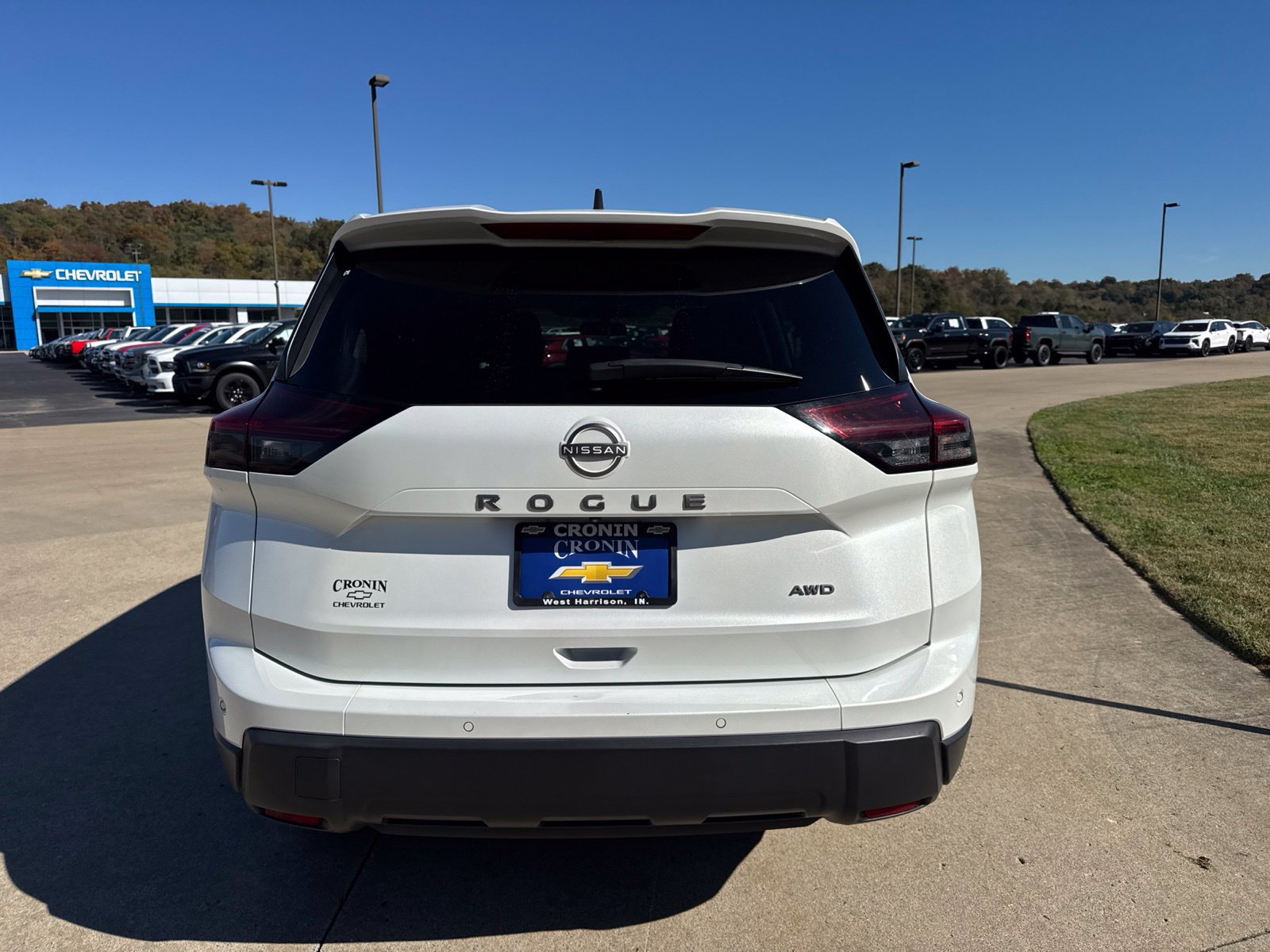 Used 2024 Nissan Rogue S AWD/4WD image 7