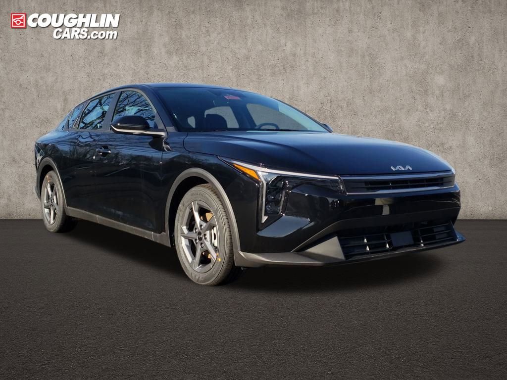 New 2025 Kia K4 LXS image 1