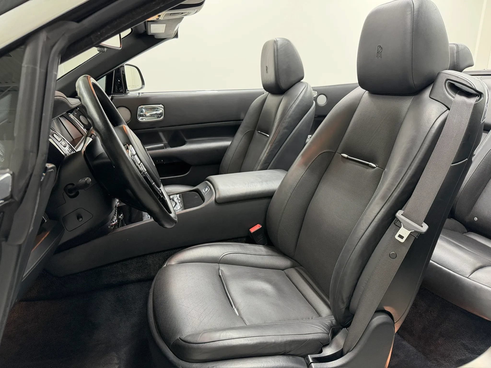 Used 2017 Rolls-Royce Dawn RWD image 62