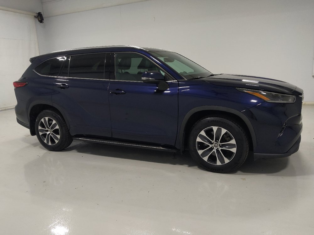 Used 2021 Toyota Highlander XLE AWD/4WD image 11