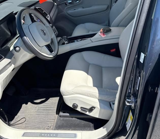 Used 2025 Volvo XC90 T8 Plus w/ Protection Package Premier AWD/4WD image 2