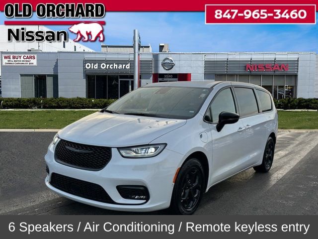 Used 2024 Chrysler Pacifica Select