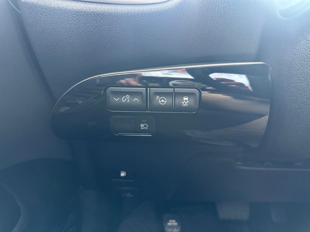 Certified 2022 Toyota Prius XLE FWD image 23