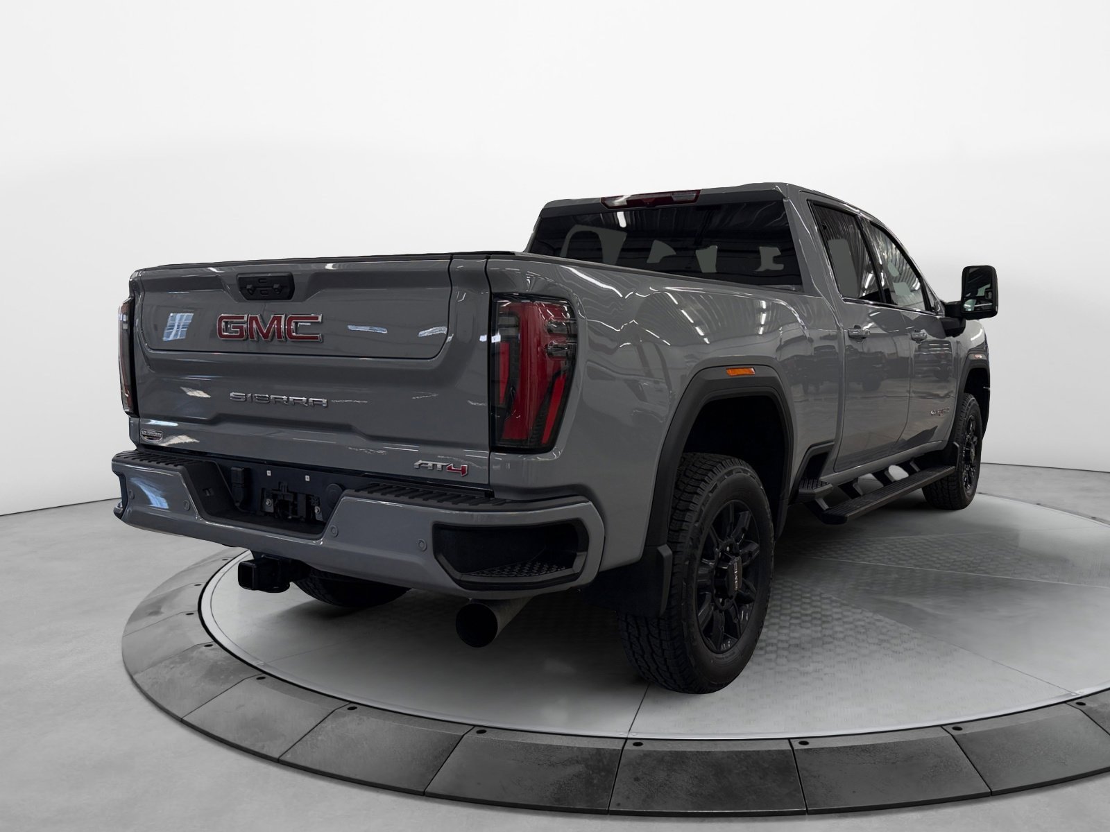 Used 2024 GMC Sierra 2500 AT4 AWD/4WD image 5
