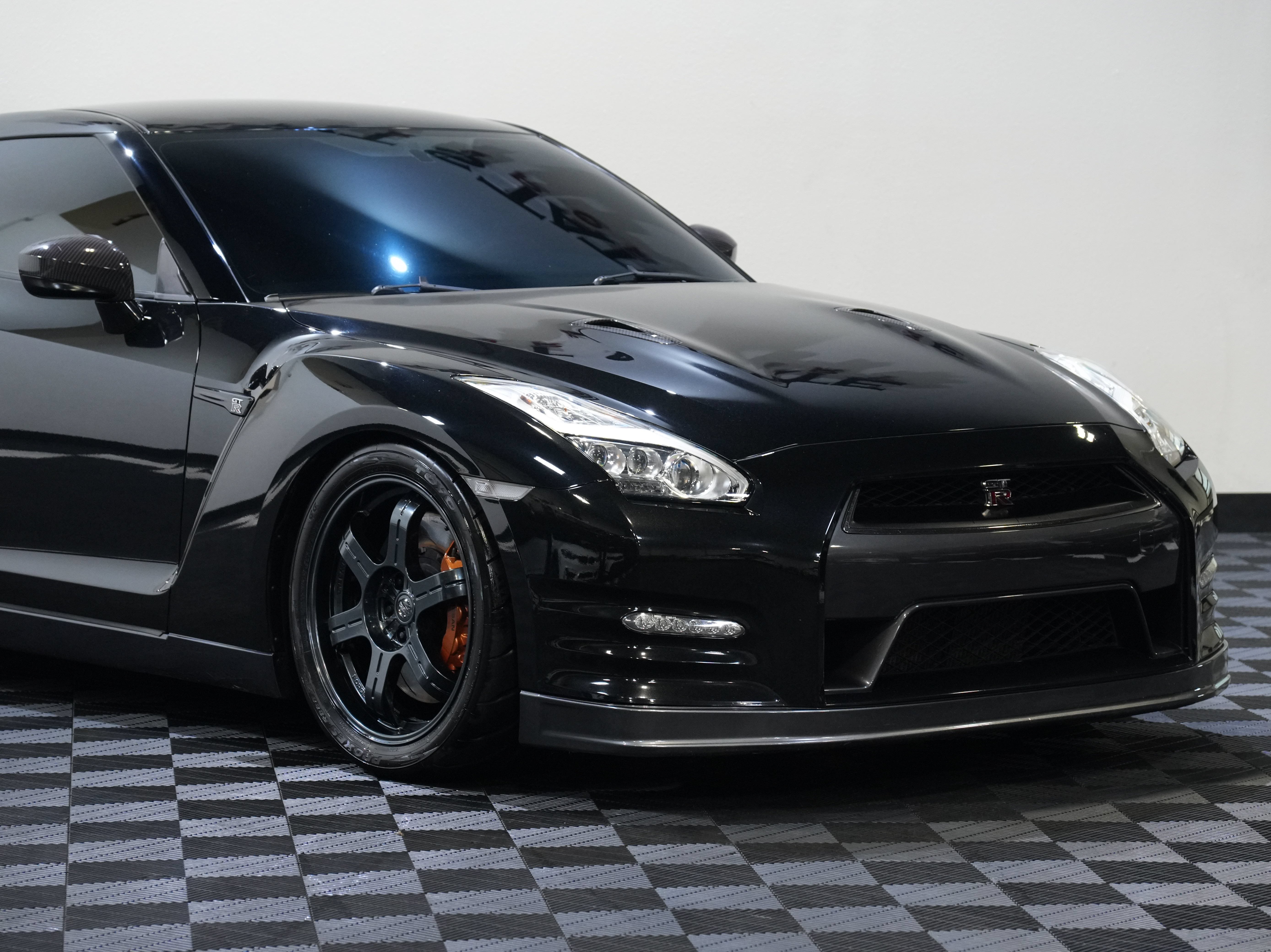 Used 2015 Nissan GT-R Black Edition AWD/4WD image 9