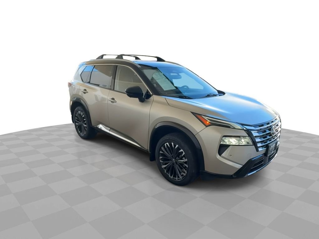 Used 2025 Nissan Rogue Platinum w/ Platinum Premium Package image 2