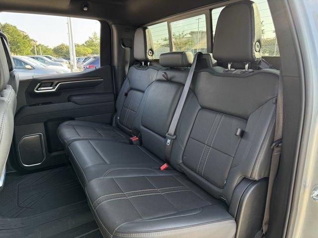 Used 2025 Chevrolet Silverado 1500 High Country AWD/4WD image 31