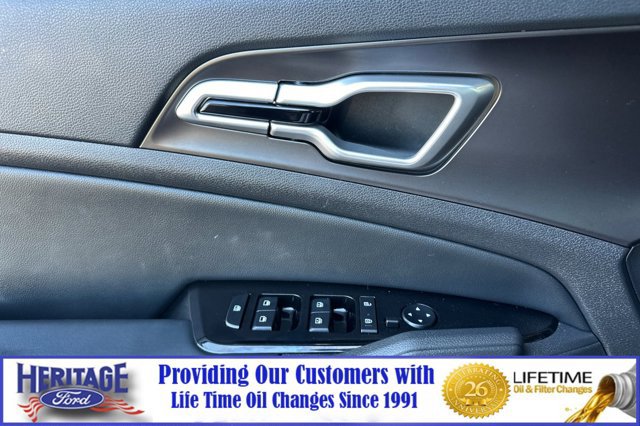 Used 2023 Kia Sportage EX image 11