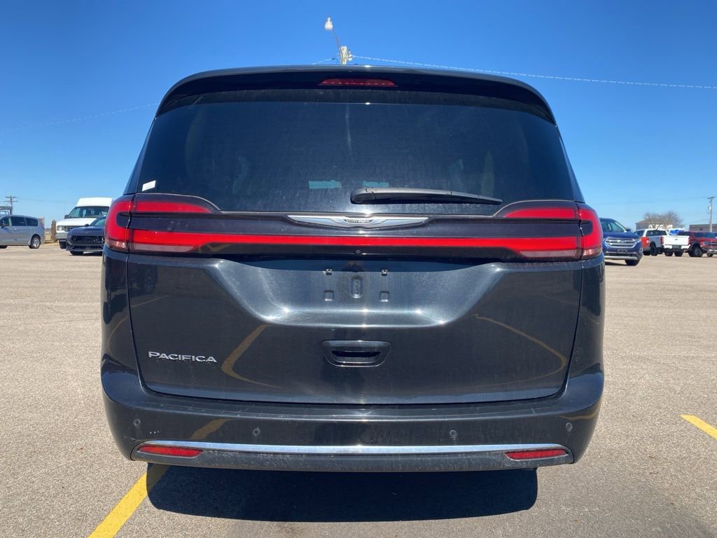 Used 2023 Chrysler Pacifica Touring-L image 10