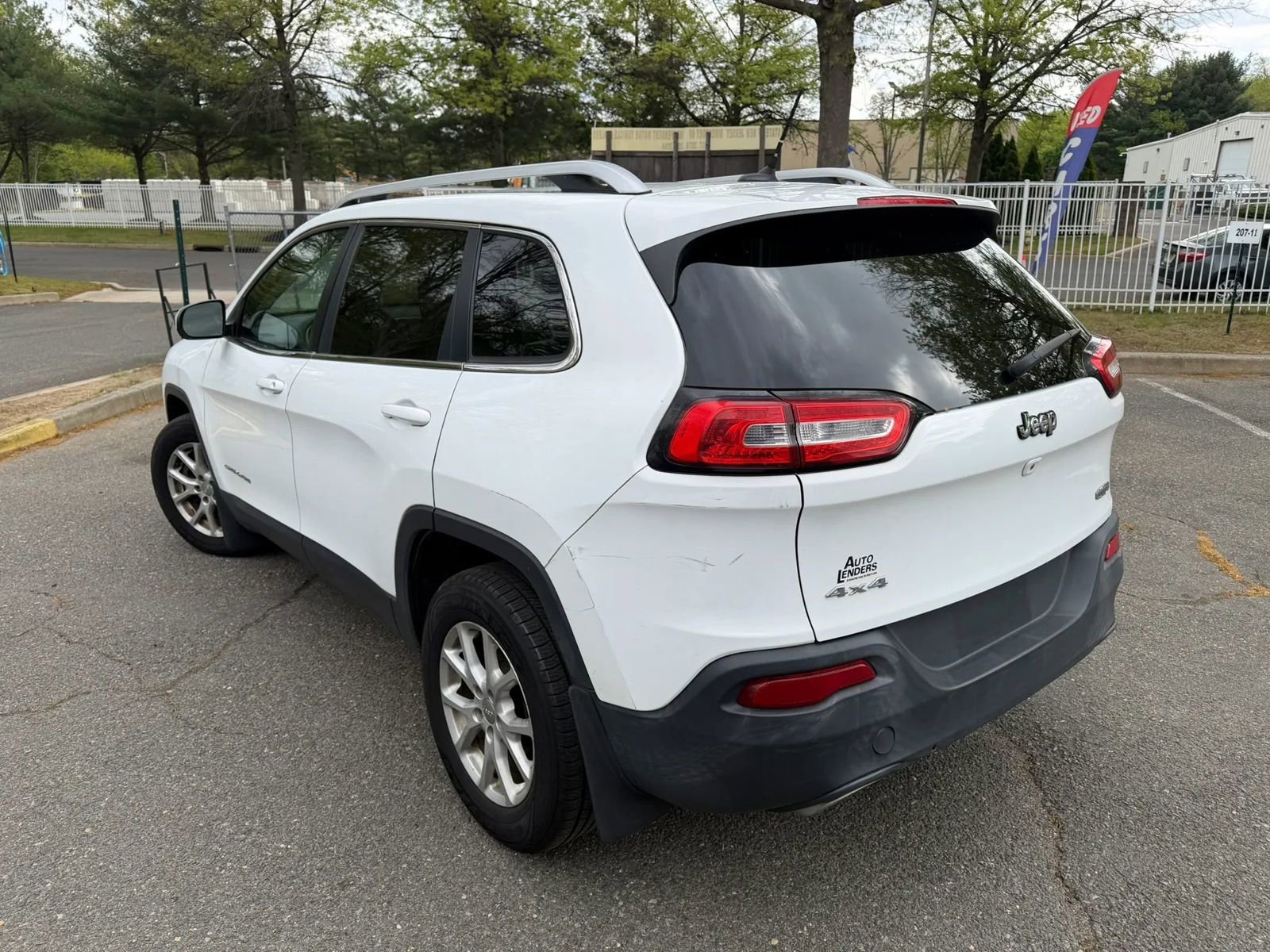 Used 2015 Jeep Cherokee Latitude w/ Cold Weather Group AWD/4WD image 5