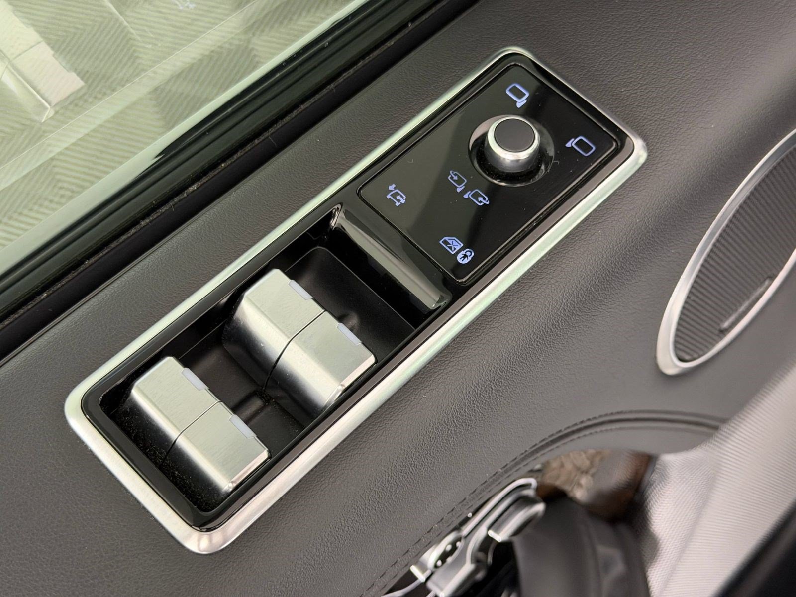 Used 2020 Land Rover Range Rover HSE AWD/4WD image 12