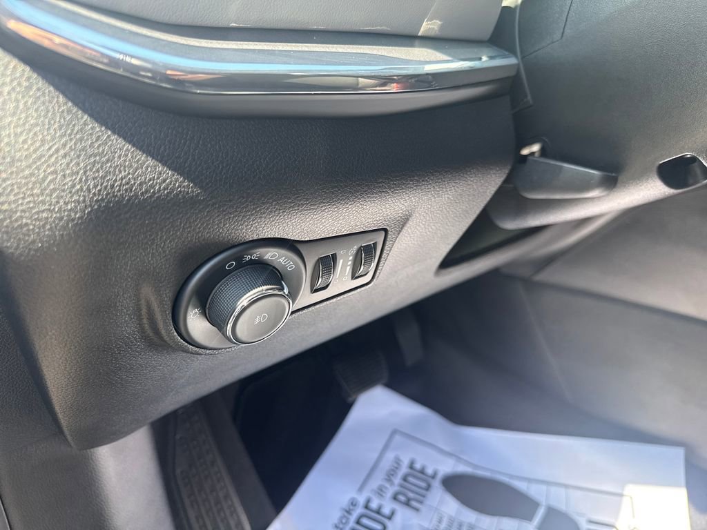 Used 2022 Jeep Compass Limited image 16