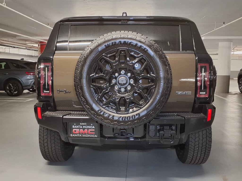 New 2026 GMC Hummer EV SUV w/ LPO, Illumination Package AWD/4WD image 9