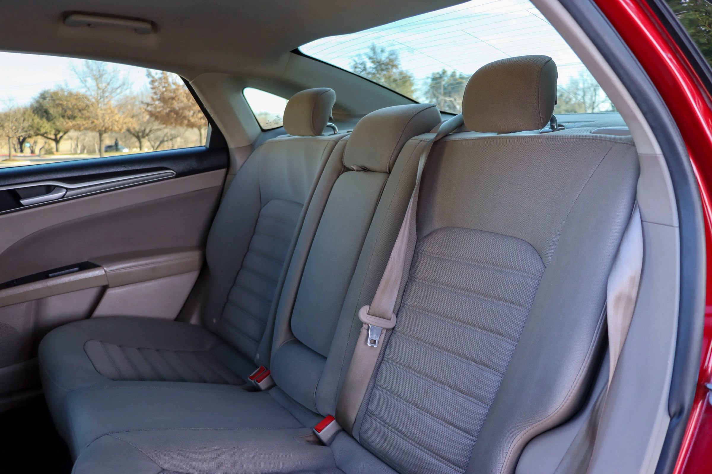 Used 2020 Ford Fusion SE FWD image 16