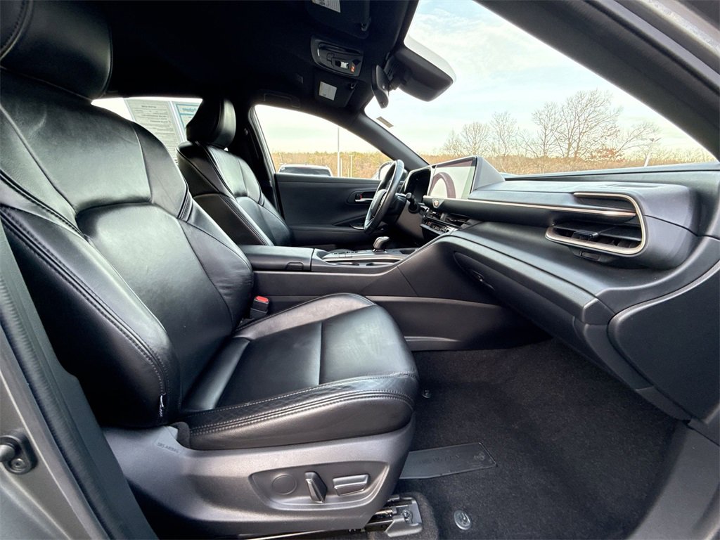 Used 2023 Toyota Crown XLE image 24