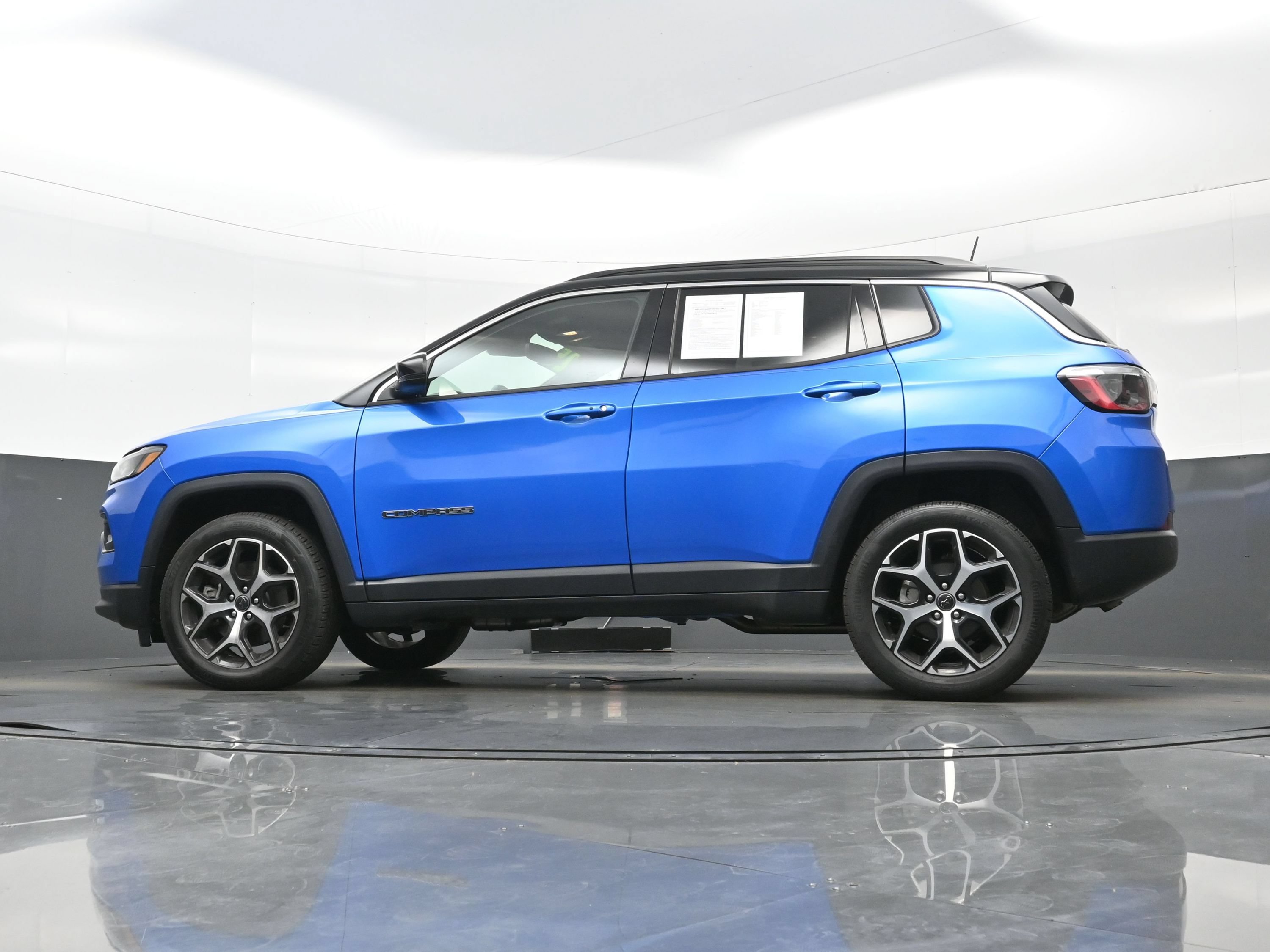 Used 2025 Jeep Compass Limited AWD/4WD image 25