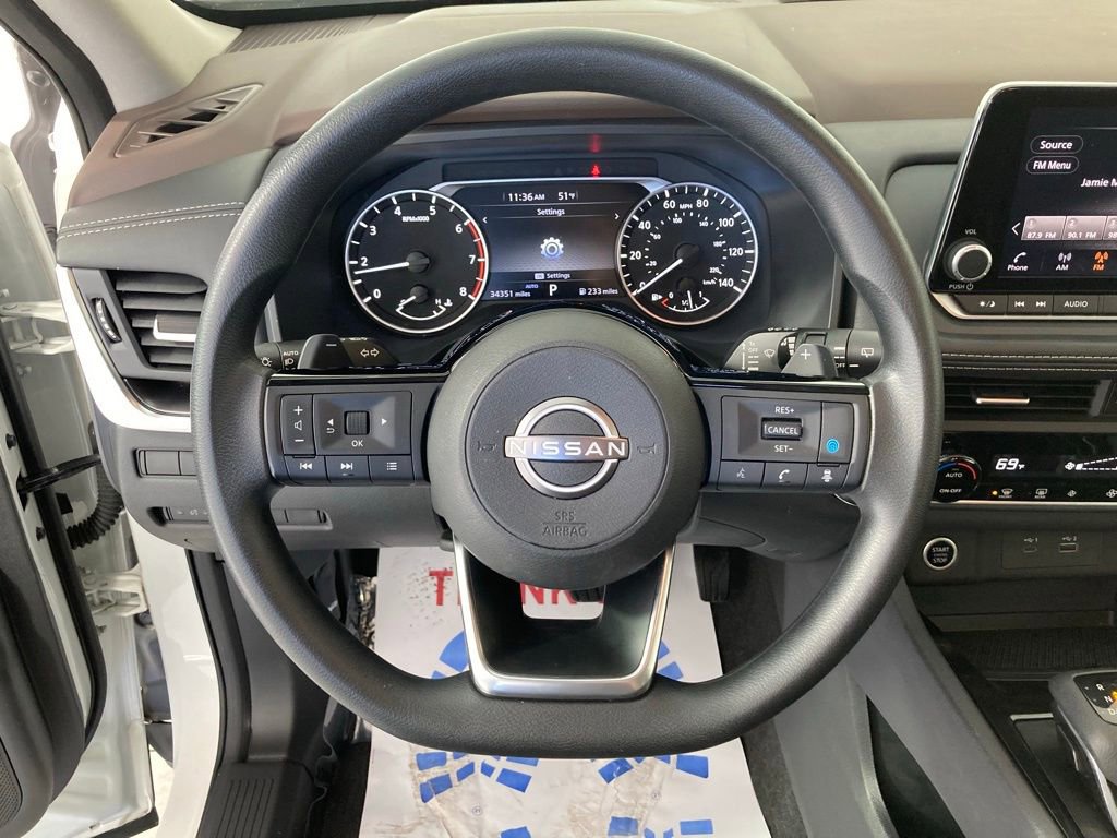 Used 2023 Nissan Rogue SV image 10