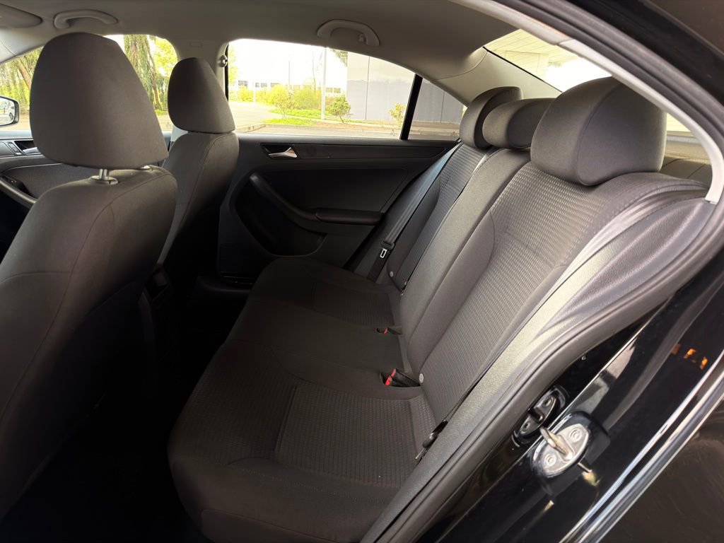 Used 2015 Volkswagen Jetta S image 19