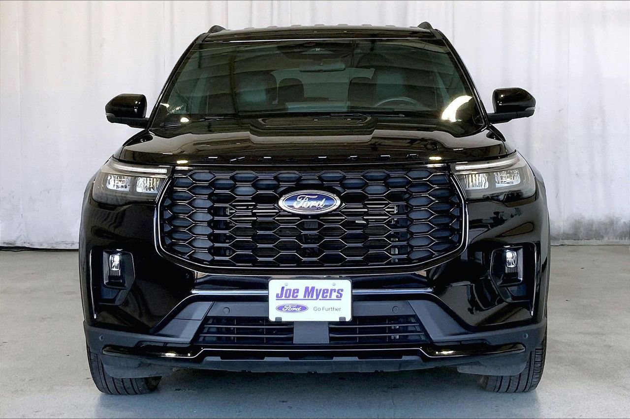 Certified 2025 Ford Explorer ST-Line image 2
