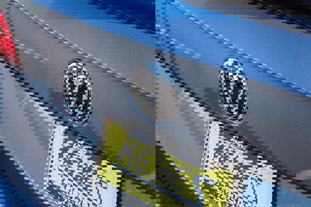 Used 2024 Volkswagen Taos SE image 11