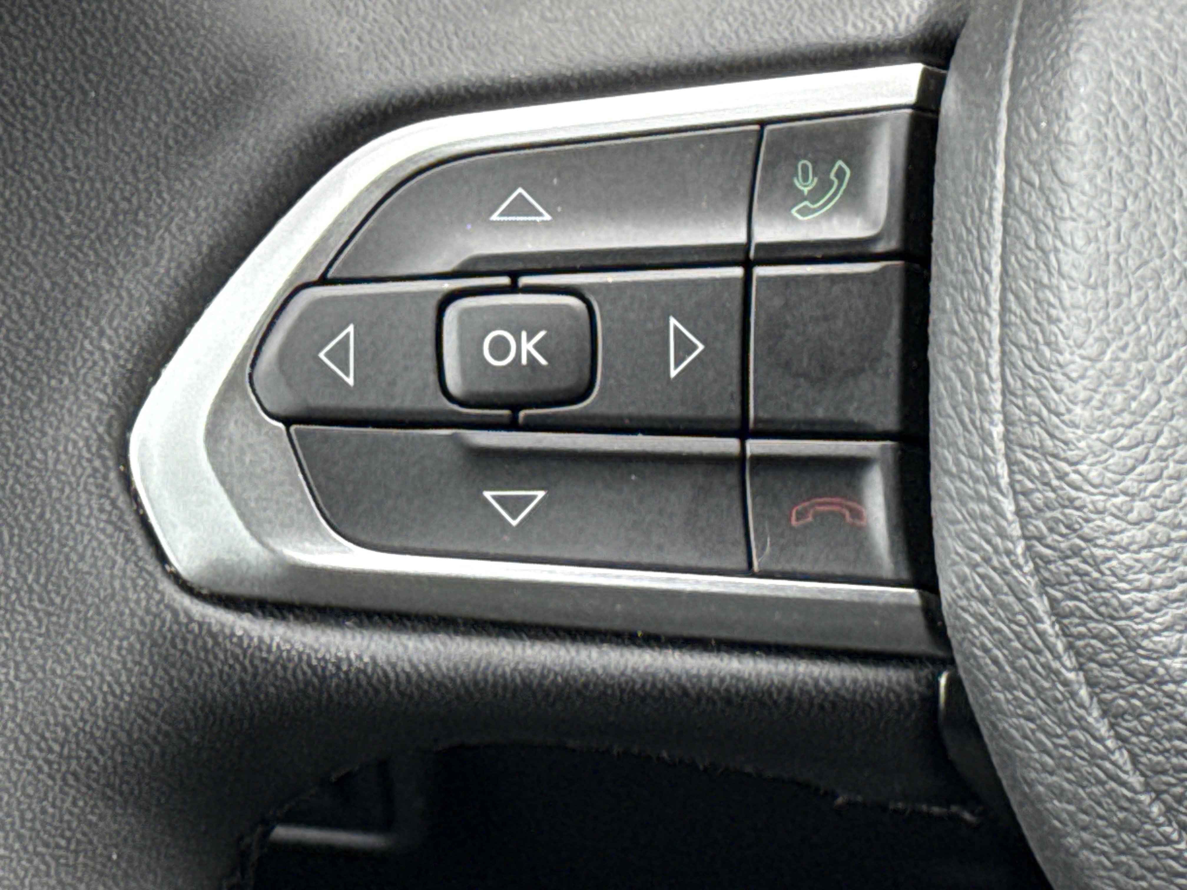 Used 2025 Jeep Compass Limited image 18