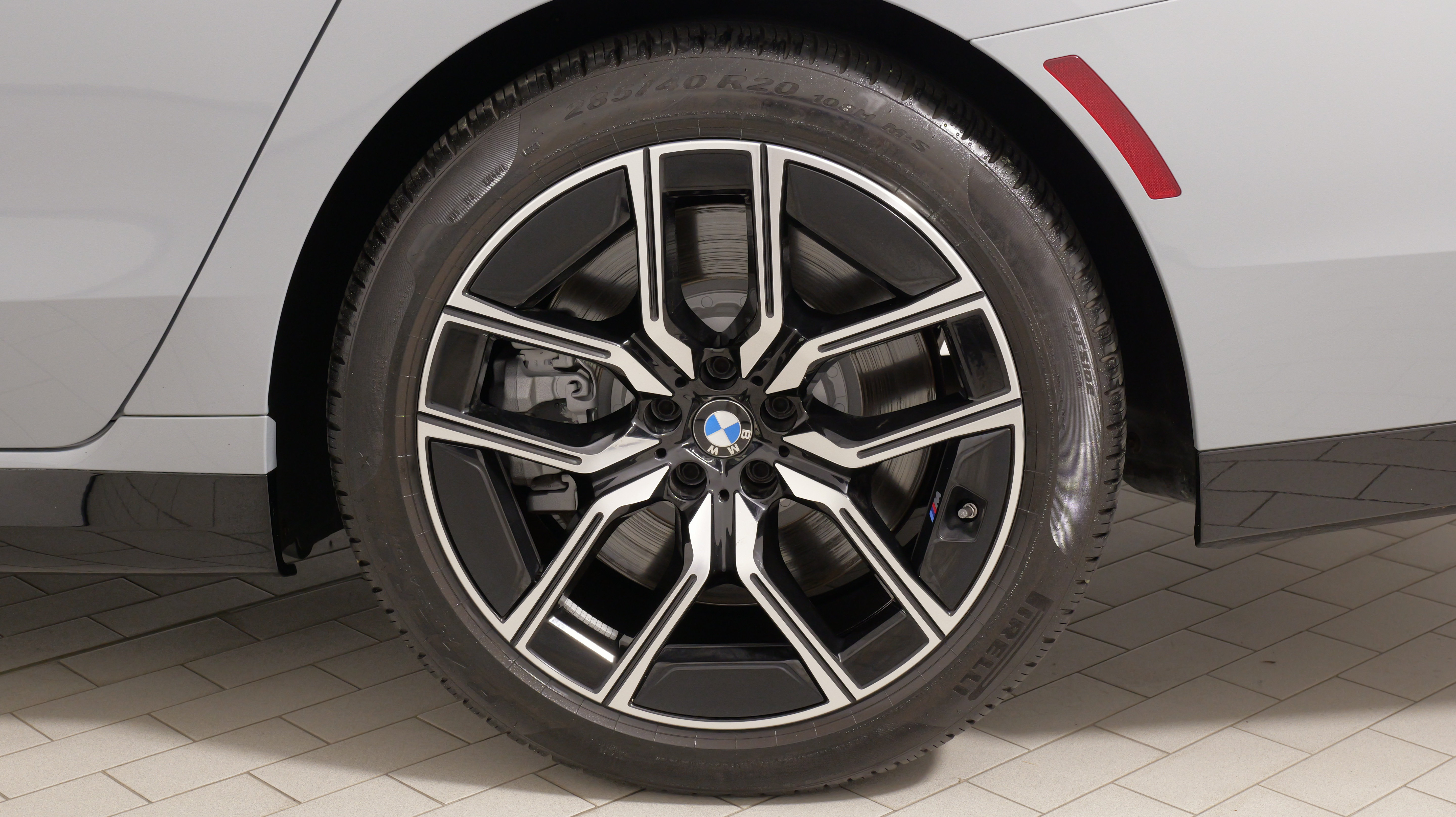 Used 2023 BMW 760i xDrive AWD/4WD image 61