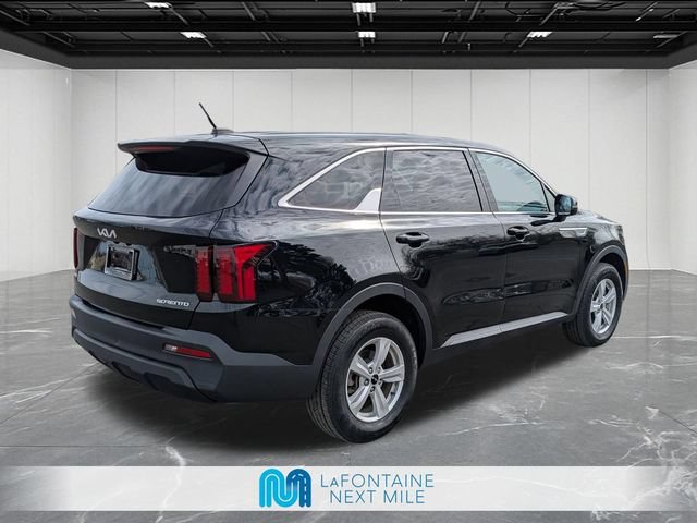 Used 2023 Kia Sorento LX AWD/4WD image 5