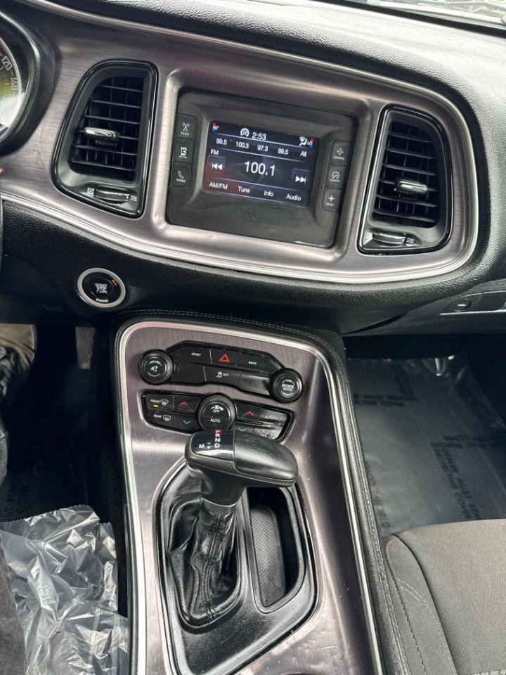 Used 2015 Dodge Challenger SXT RWD image 20