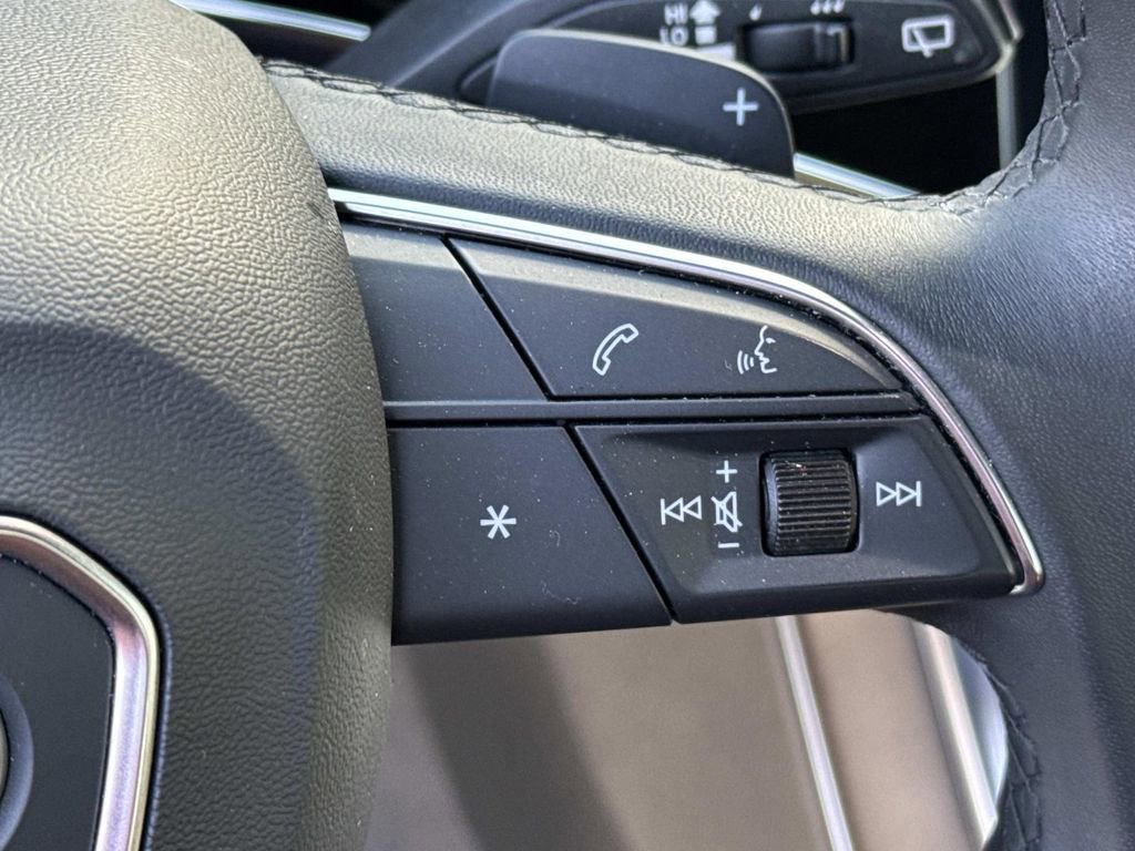 Used 2023 Audi Q8 Premium image 26