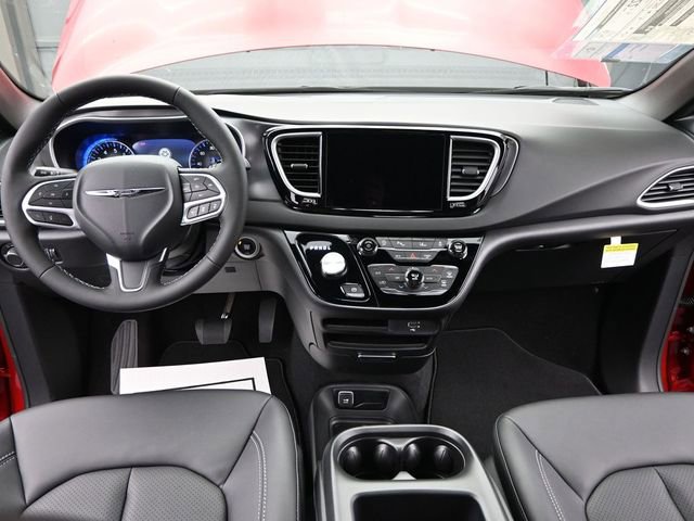 New 2026 Chrysler Voyager LX image 30