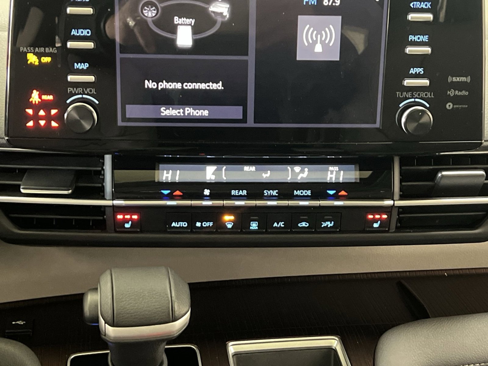 Used 2024 Toyota Sienna XLE image 19