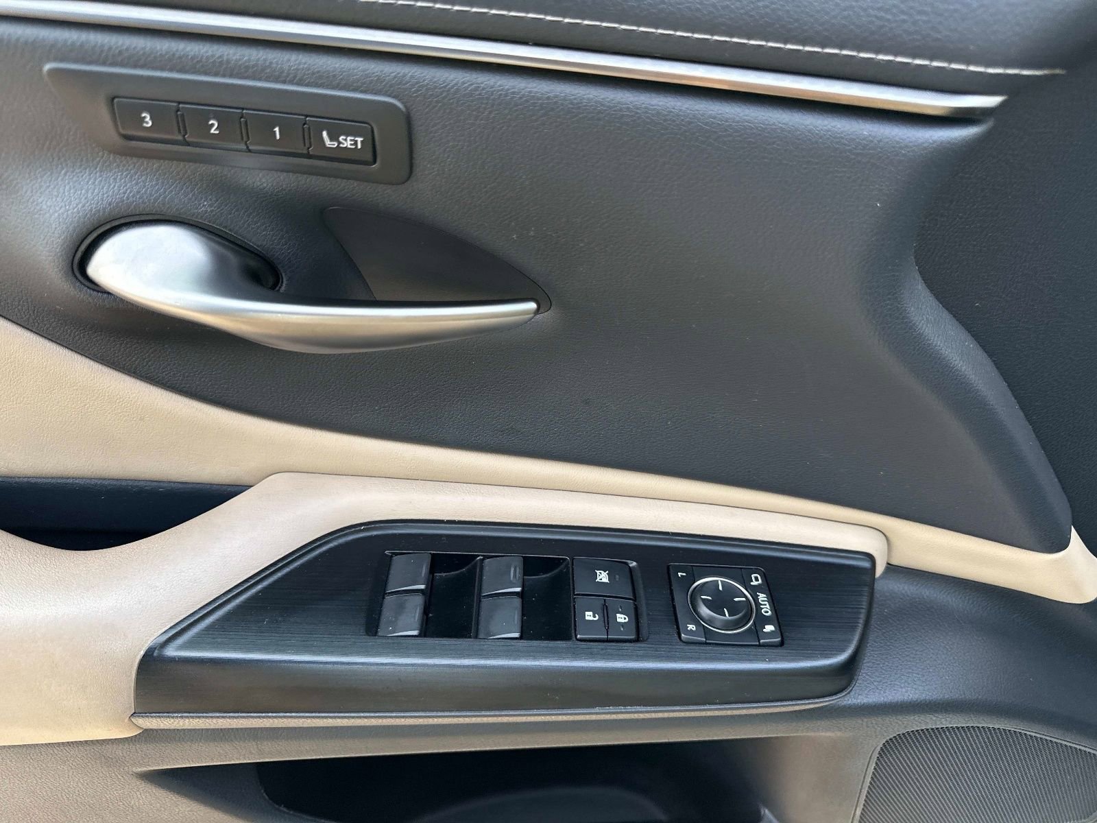 Used 2020 Lexus ES 350 w/ Premium Package image 18