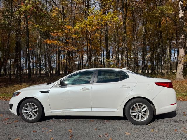Used 2011 Kia Optima LX image 2