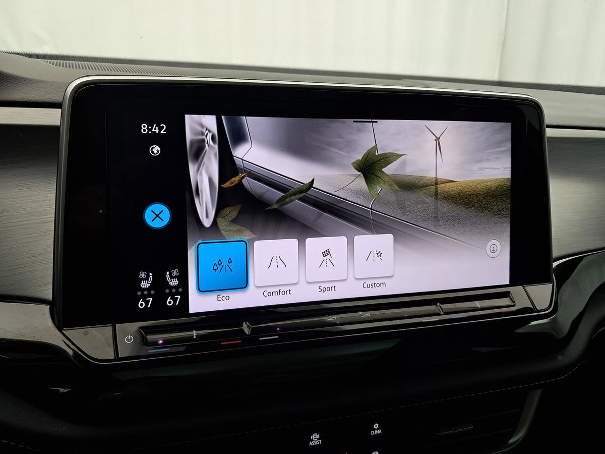 Used 2025 Volkswagen Atlas Cross Sport SE image 35