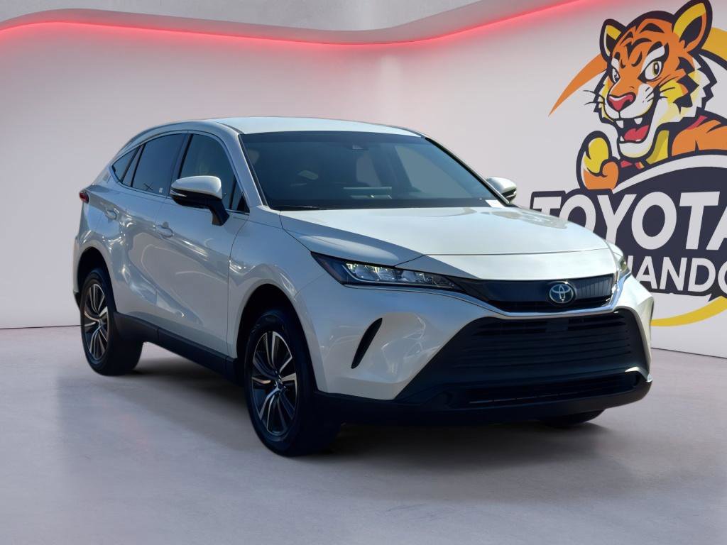 Used 2022 Toyota Venza LE image 3