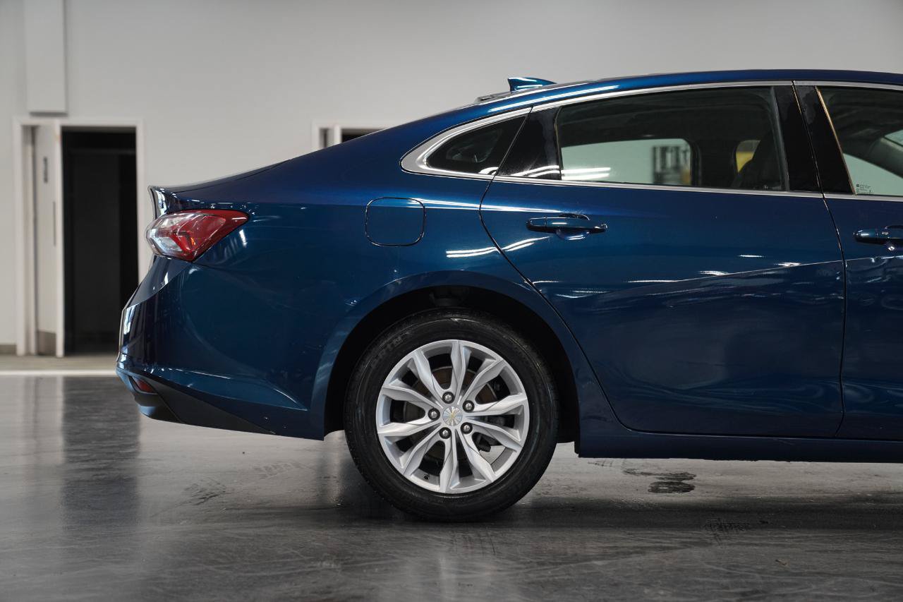 Used 2019 Chevrolet Malibu LT w/ Leather Package FWD image 9