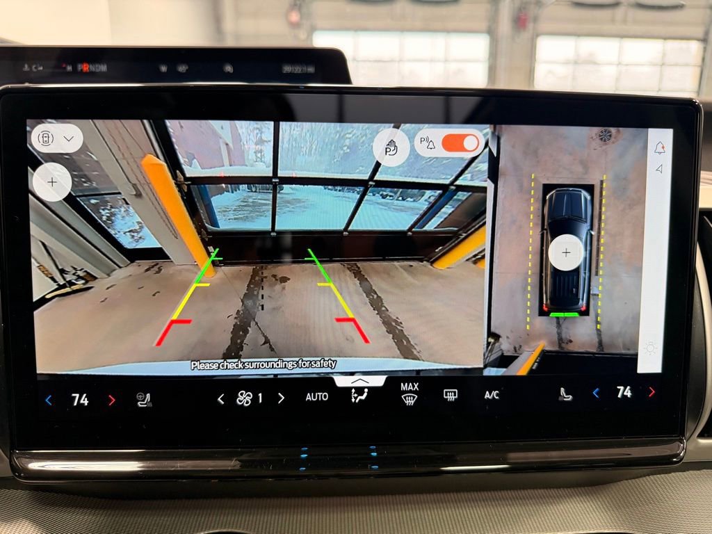 Used 2025 Ford Expedition Active image 46