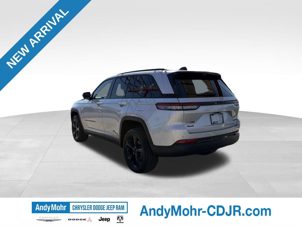 Used 2025 Jeep Grand Cherokee Limited w/ Luxury Tech Group II AWD/4WD image 5