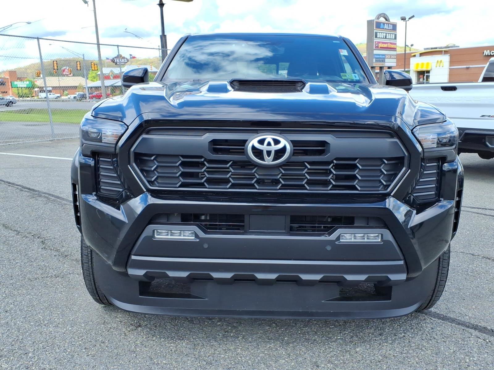 Used 2024 Toyota Tacoma TRD Sport w/ TRD Sport Upgrade Package AWD/4WD image 10